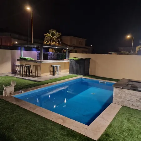 Sud Méditerranée 3 Pour 7 Personnes Arrivées 15h Départs 11h Piscine Proche Village Commerces Plages Et Espagne Villa Claira