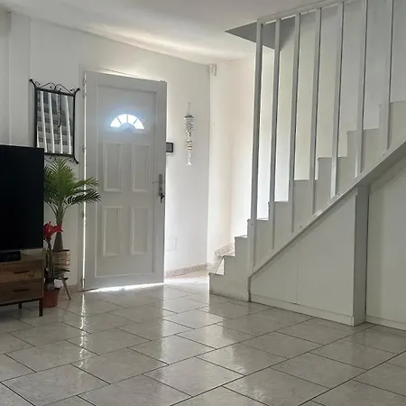 Sud Méditerranée 3 Pour 7 Personnes Arrivées 15h Départs 11h Piscine Proche Village Commerces Plages Et Espagne Villa