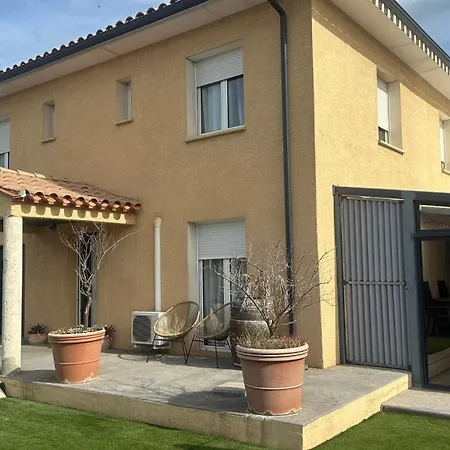 Villa Sud Méditerranée 3 Pour 7 Personnes Arrivées 15h Départs 11h Piscine Proche Village Commerces Plages Et Espagne